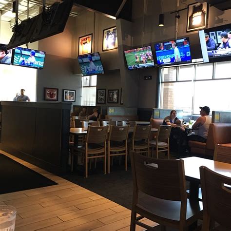 buffalo wild wings fort wayne